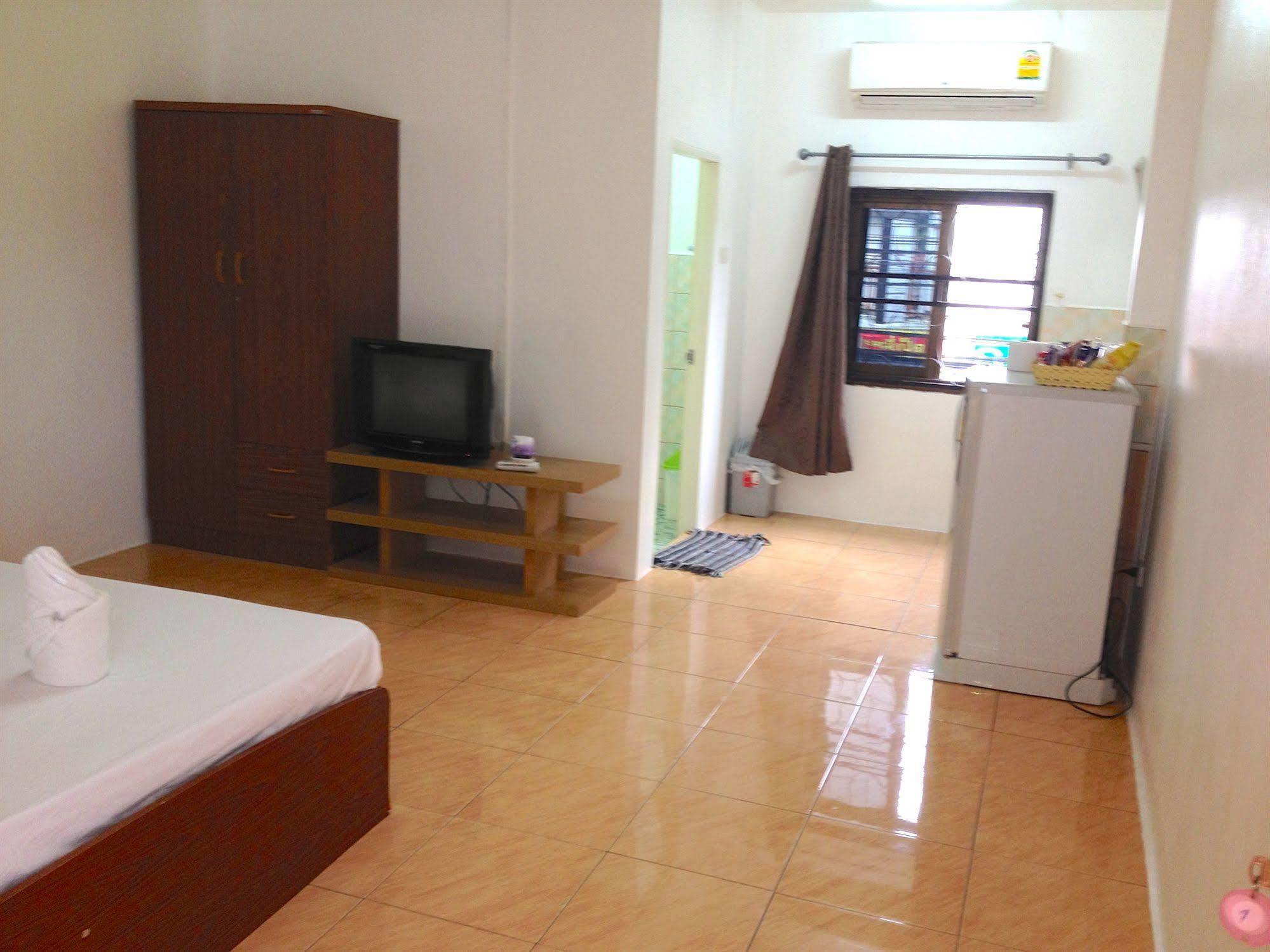 Little Austria Tams Guesthouse Chaweng Beach Exteriör bild